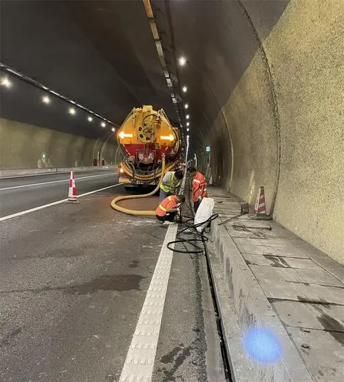 湟中隧道排水渠清淤